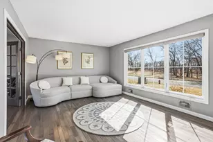 9736 Oxborough Rd, Bloomington, MN 55437 - Photo 10