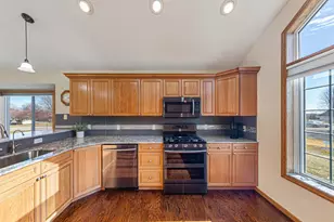 16450 Griffon Ln, Lakeville, MN 55044 - Photo 8