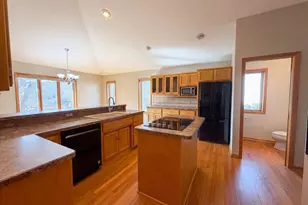 578 Prairie Cir E, Eagan, MN 55123 - Photo 2