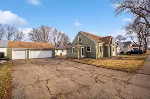 122 1st Ave NE, Clara City, MN 56222 - Photo 2