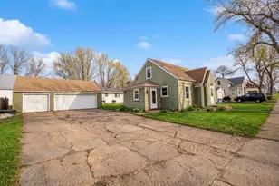 122 1st Ave NE, Clara City, MN 56222 - Photo 2