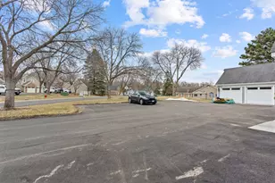 14271 Bedford Dr, Eden Prairie, MN 55346 - Photo 18