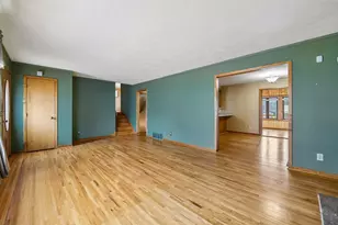 8224 Hillside Dr, Eden Prairie, MN 55347 - Photo 10