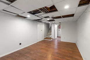 2323 Golden Valley Rd, Minneapolis, MN 55411 - Photo 16