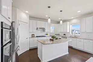 5650 Ranier Ln N, Plymouth, MN 55446 - Photo 4