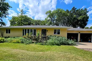 302 8th Ave NW, Pipestone, MN 56164 - Photo 2