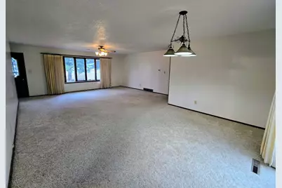 302 8th Avenue NW, Pipestone, MN 56164 - Photo 8