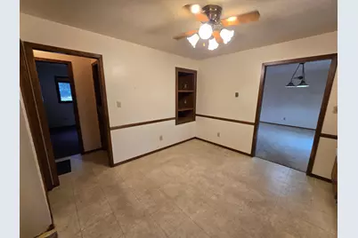 302 8th Avenue NW, Pipestone, MN 56164 - Photo 6