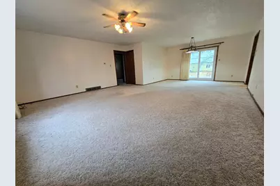 302 8th Avenue NW, Pipestone, MN 56164 - Photo 10