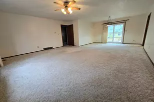 302 8th Ave NW, Pipestone, MN 56164 - Photo 10