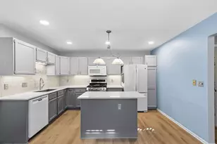 1217 Pondview Ln, White Bear Lake, MN 55110 - Photo 10