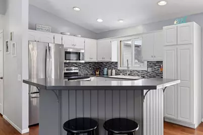 9311 Thomas Avenue N, Brooklyn Park, MN 55444 - Photo 6