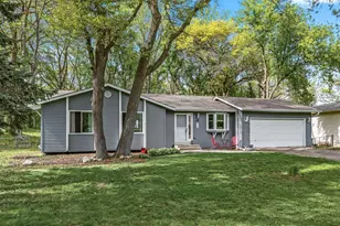 316 E 135th St, Burnsville, MN 55337 - Photo 2