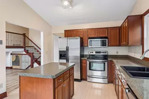 19440 Vine Ridge Rd, Shorewood, MN 55331 - Photo 12