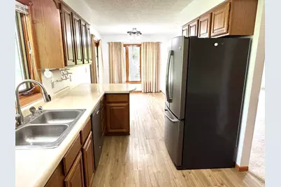 302 5th Street SE, Roseau, MN 56751 - Photo 2