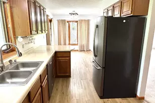 302 5th St SE, Roseau, MN 56751 - Photo 2