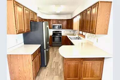 302 5th Street SE, Roseau, MN 56751 - Photo 4