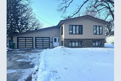 302 5th Street SE, Roseau, MN 56751 - Photo 1