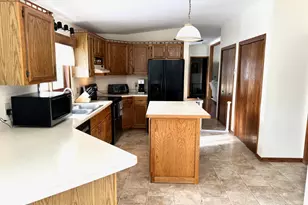 103 8th St SW, Roseau, MN 56751 - Photo 4