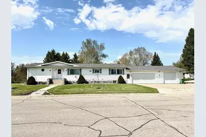 103 8th Street SW, Roseau, MN 56751 - Photo 1