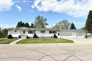 103 8th St SW, Roseau, MN 56751 - Photo 1
