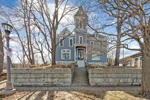 307 Walnut St, Saint Paul, MN 55102 - Photo 1