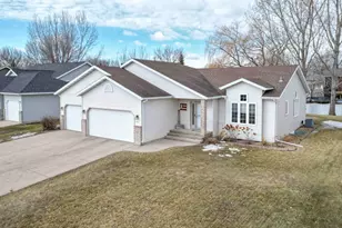1903 33rd St S, Moorhead, MN 56560 - Photo 2