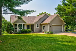 1612 Golf View Dr, River Falls, WI 54022 - Photo 2