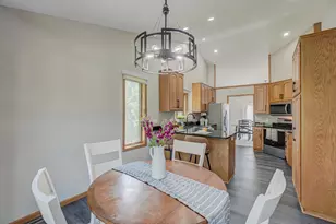 1612 Golf View Dr, River Falls, WI 54022 - Photo 8