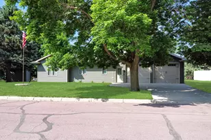 431 Elizabeth Ave, Lake Wilson, MN 56151 - Photo 2