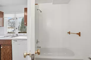 4497 S Oak Leaf Ct, Vadnais Heights, MN 55127 - Photo 22