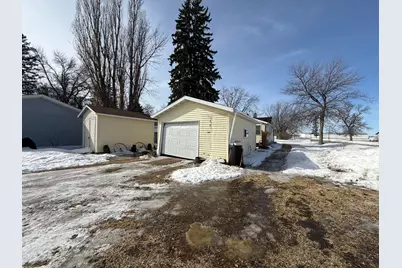 124 State Avenue N, Thief River Falls, MN 56701 - Photo 2
