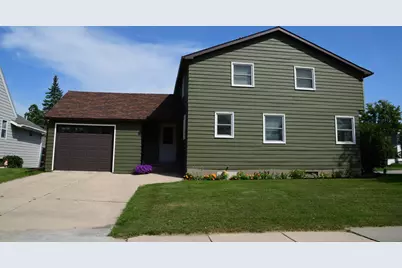 401 Center Street E, Roseau, MN 56751 - Photo 2