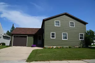 401 Center St E, Roseau, MN 56751 - Photo 2