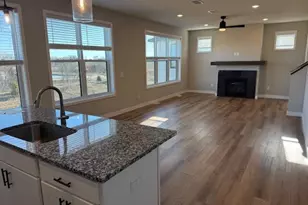 10412 Robinwood Rd, Chaska, MN 55318 - Photo 4