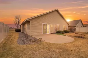 321 15th Ave NW, Willmar, MN 56201 - Photo 2
