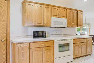 302 Fairway Drive, Casselton, ND 58012 - Photo 14