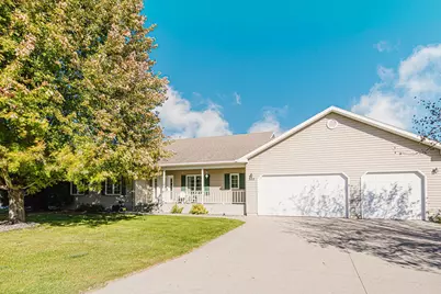 302 Fairway Drive, Casselton, ND 58012 - Photo 2