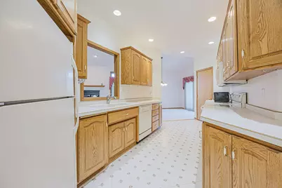 302 Fairway Drive, Casselton, ND 58012 - Photo 10