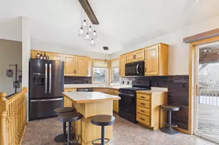 7587 Wellington Cir, North Branch, MN 55056 - Photo 10