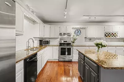 9516 Park Avenue S, Bloomington, MN 55420 - Photo 2