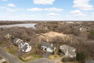 8595 Drake Ct, Chanhassen, MN 55317 - Photo 2