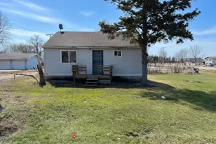 516 W Minnesota Ave, Mahnomen, MN 56557 - Photo 2