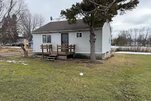 516 W Minnesota Ave, Mahnomen, MN 56557 - Photo 1