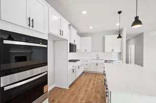 2147 Blf Hts Dr, Shakopee, MN 55379 - Photo 2