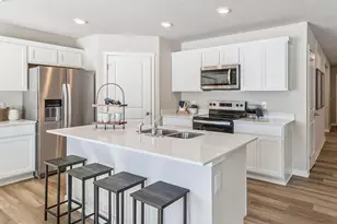 2135 Blf Hts Dr, Shakopee, MN 55379 - Photo 1