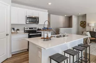 2135 Blf Hts Dr, Shakopee, MN 55379 - Photo 2