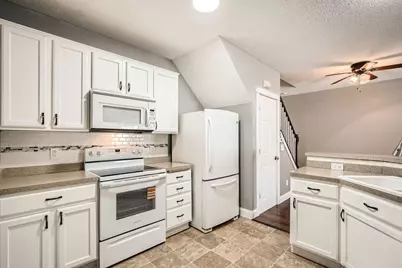 2029 Poppy Drive, Chanhassen, MN 55317 - Photo 4