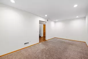 952 Moonlight Dr, Woodbury, MN 55125 - Photo 16