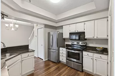 18124 Settlers Way, Eden Prairie, MN 55347 - Photo 10